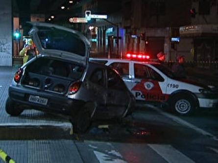 Carro capota e um morre em avenida no Centro de SP
 PIRITUBA